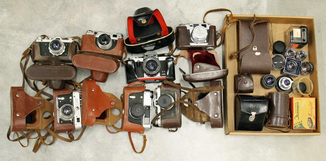 VINTAGE CAMERAS & ACCESSORIES (1 of 4)