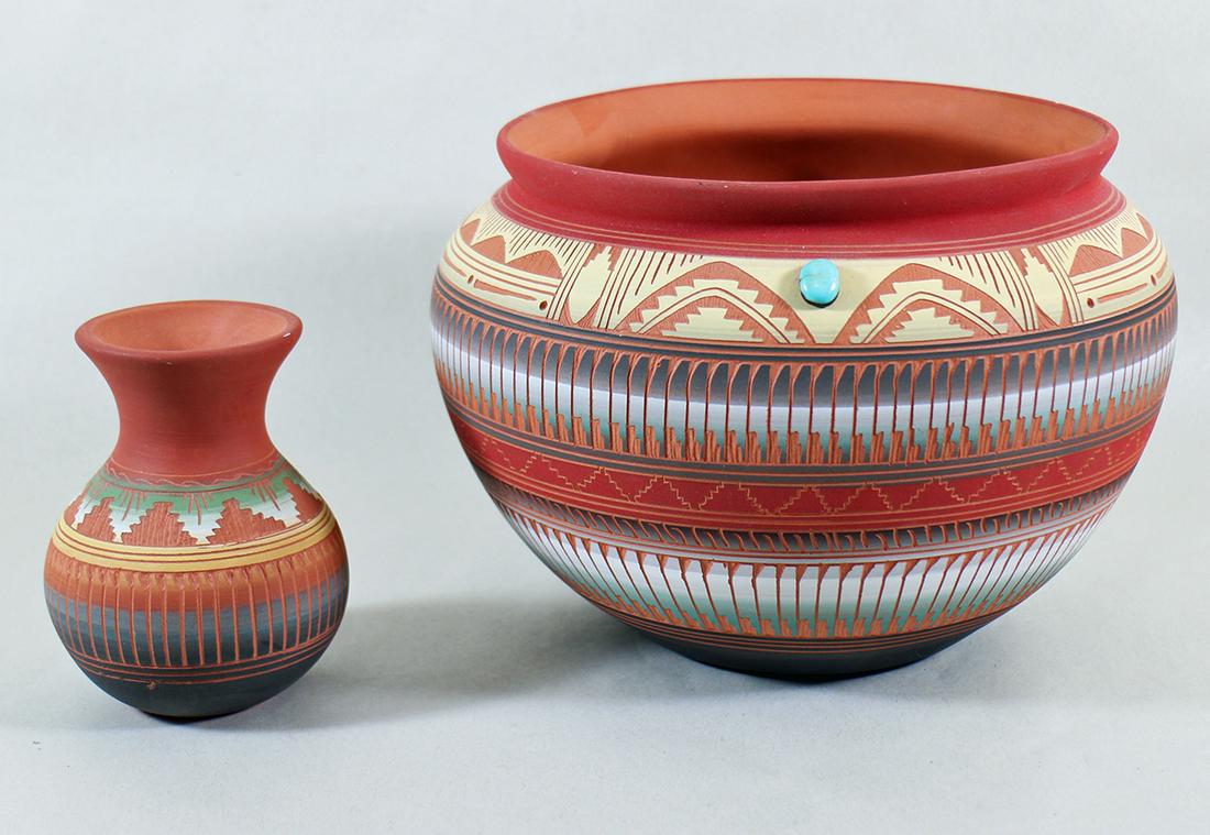 (2) NATIVE AMERICAN INDIAN NAVAJO POTTERY (1 of 4)
