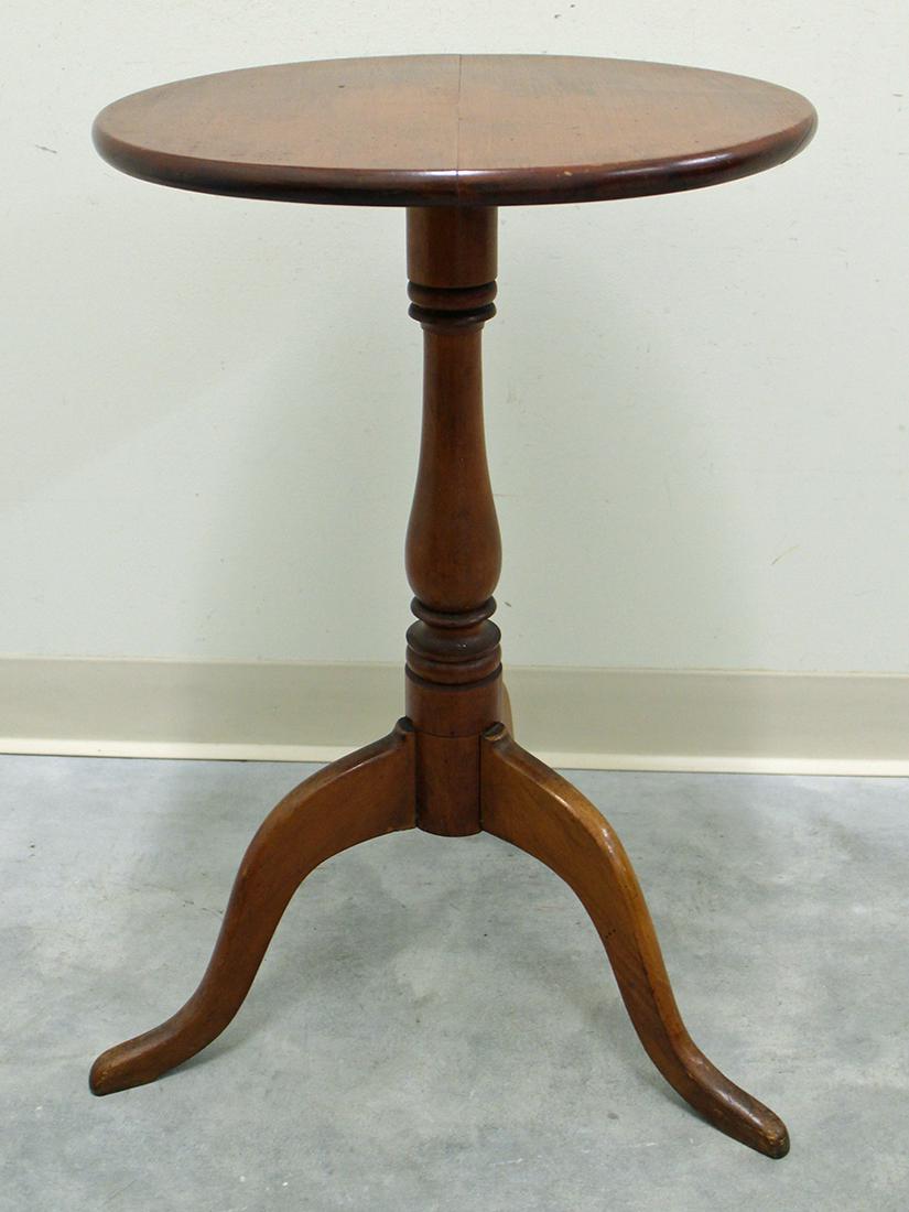 ANTIQUE ROUND TABLE TABLE (1 of 2)