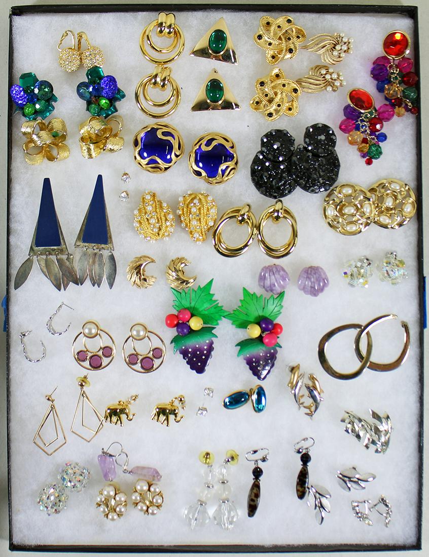 VINTAGE COSTUME JEWERLY EARRINGS (1 of 4)