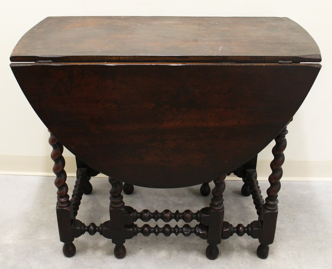 WILLIAM & MARY GATE LEG TABLE (1 of 3)