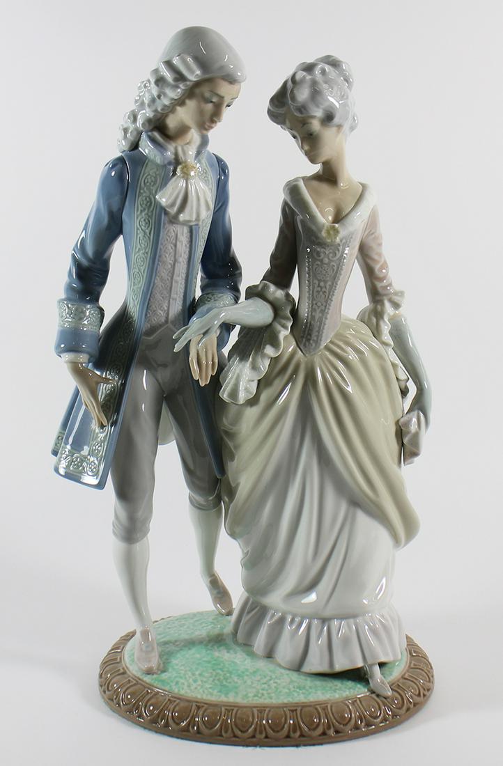 LLADRO WALK IN VERSAILLES FIGURINE (1 of 3)