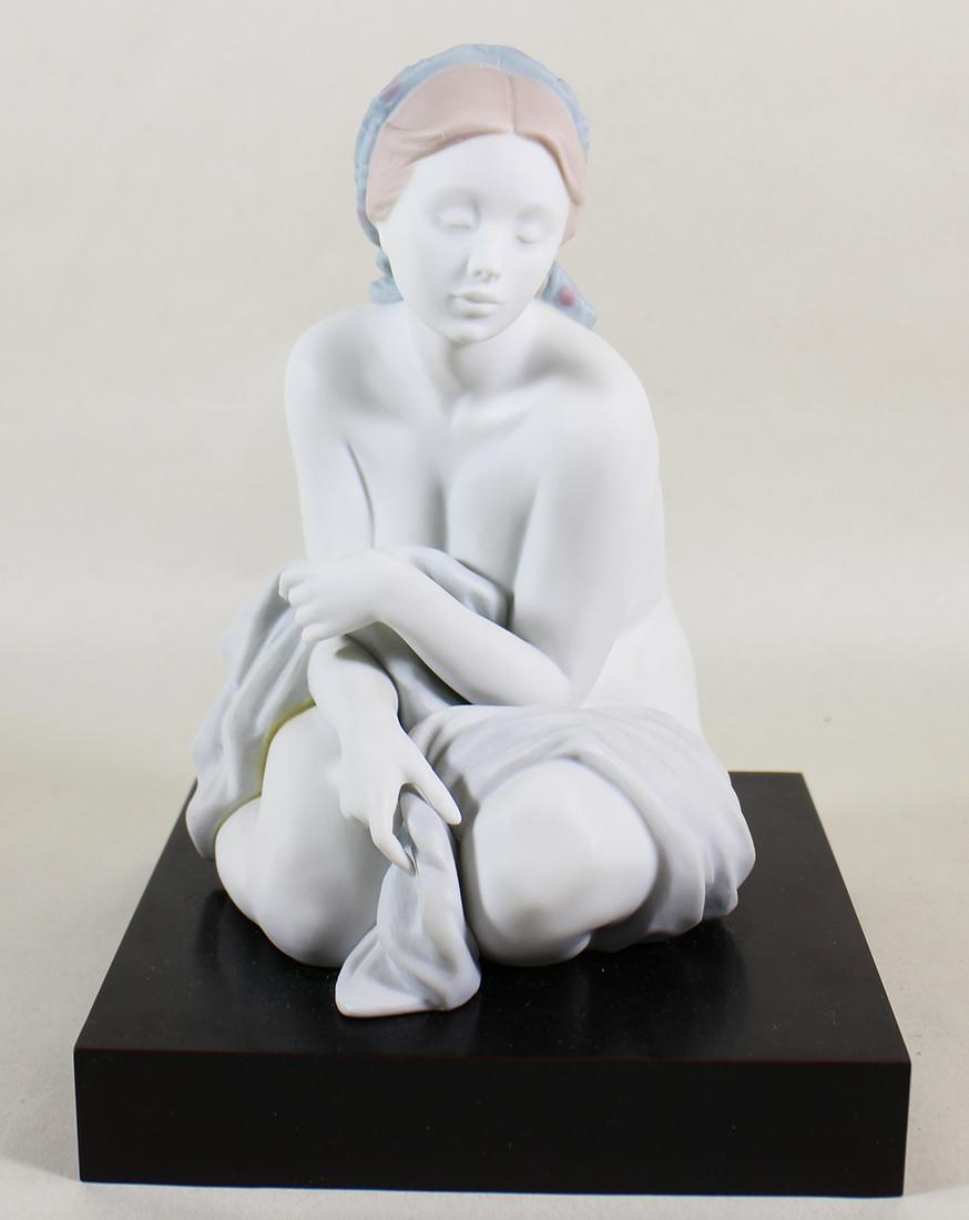 LLADRO TIMELESS MOMENT FIGURINE (1 of 4)