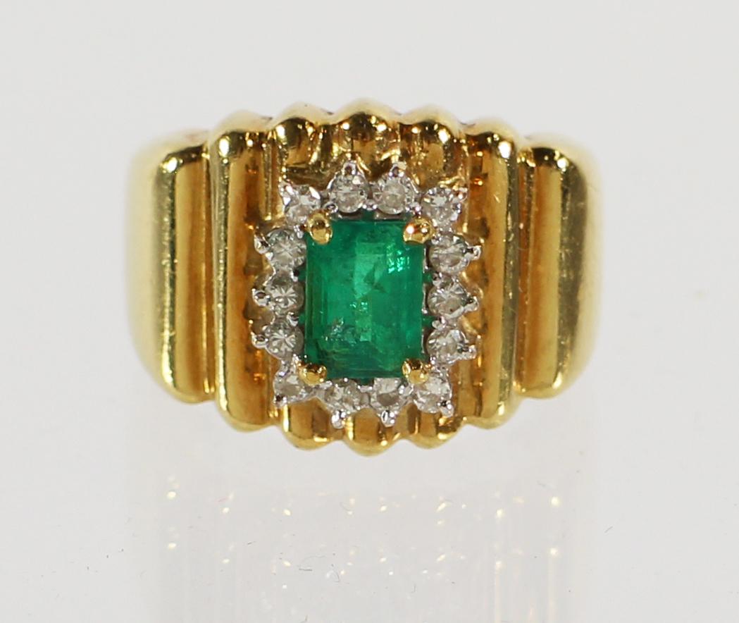 18K EMERALD & DIAMOND RING (1 of 3)