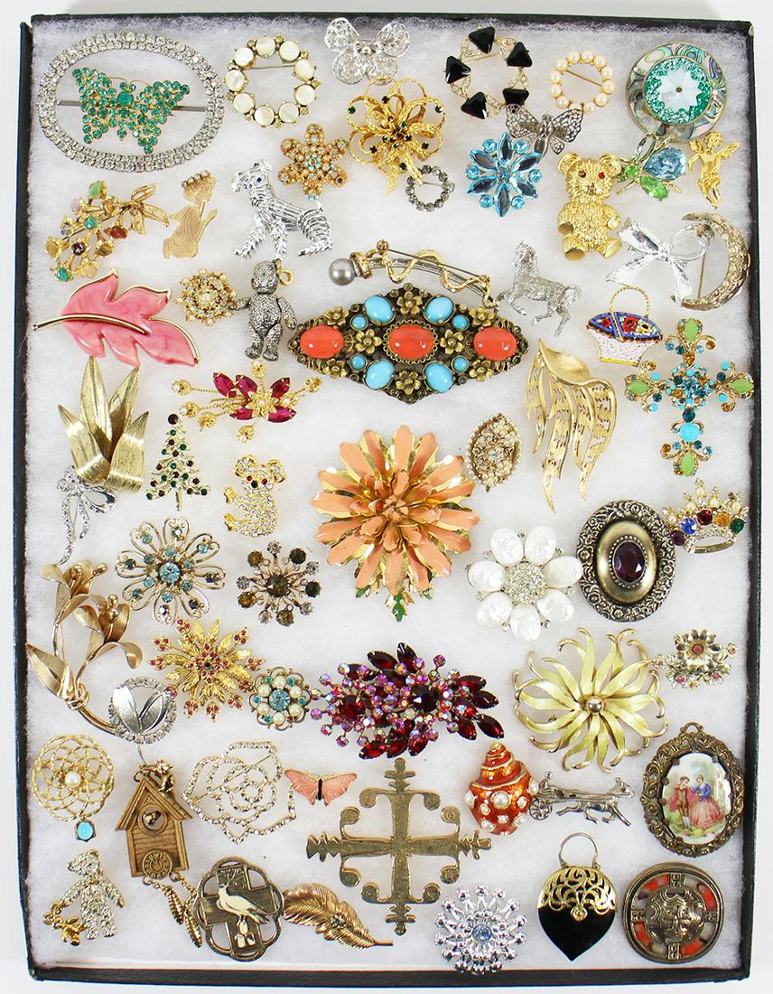 VINTAGE COSTUME JEWELRY BROOCHES (1 of 4)