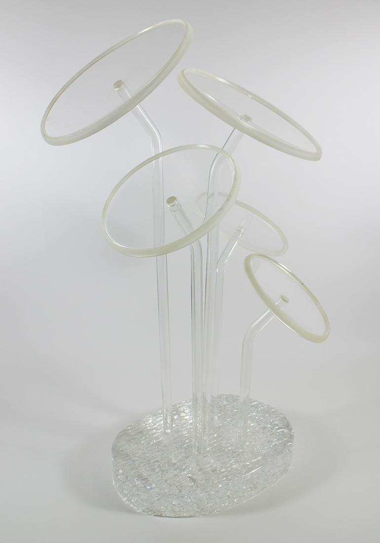MID CENTURY LUCITE LILY FLOWER SCULPTURE: A modern lucite sculpture attributed to Ritts Astrolite. 27" Tall x 16" x 15"