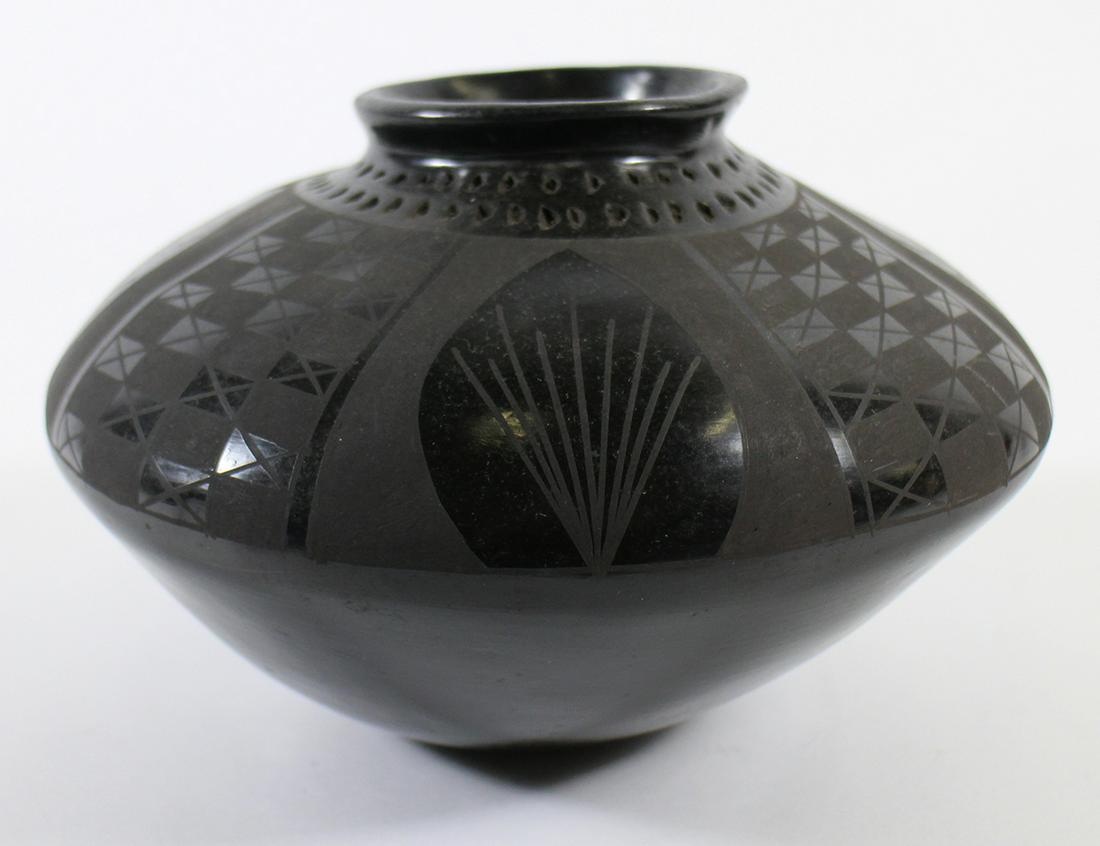 BLACKWARE POTTERY VASE - RAUL ZOZOYA (1 of 3)