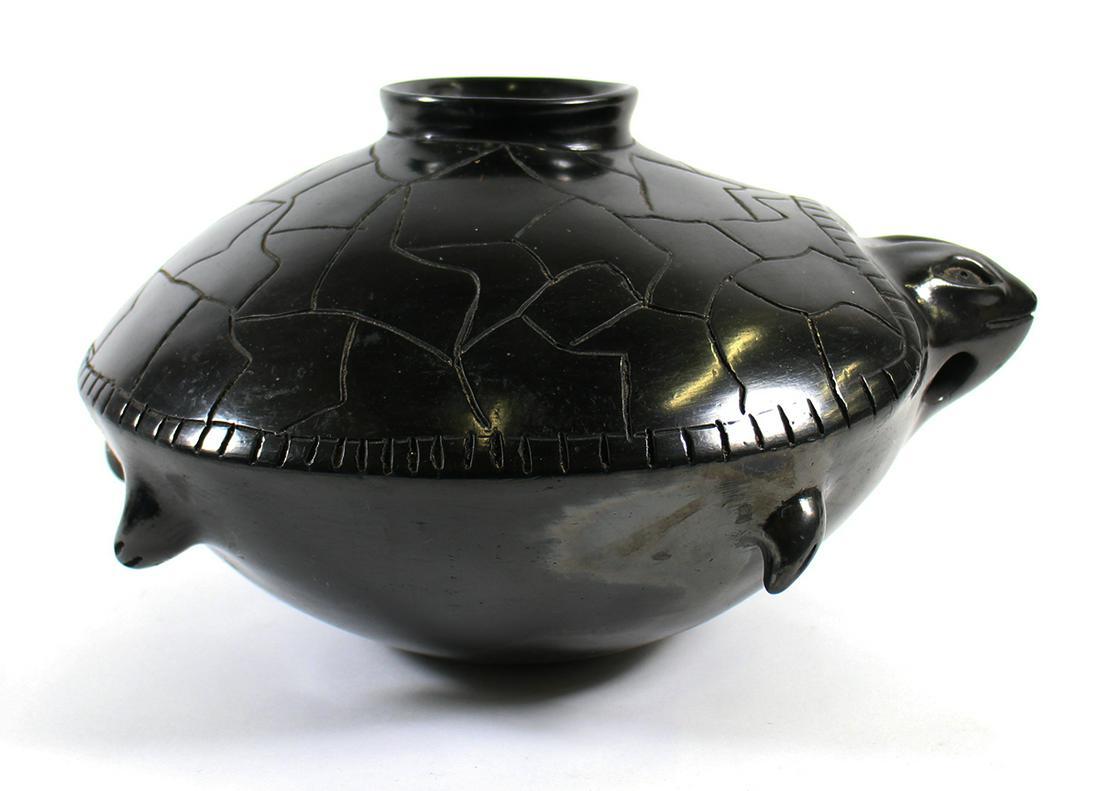 BLACKWARE POTTERY TURTLE VESSEL - ROSA QUEZADA (1 of 4)