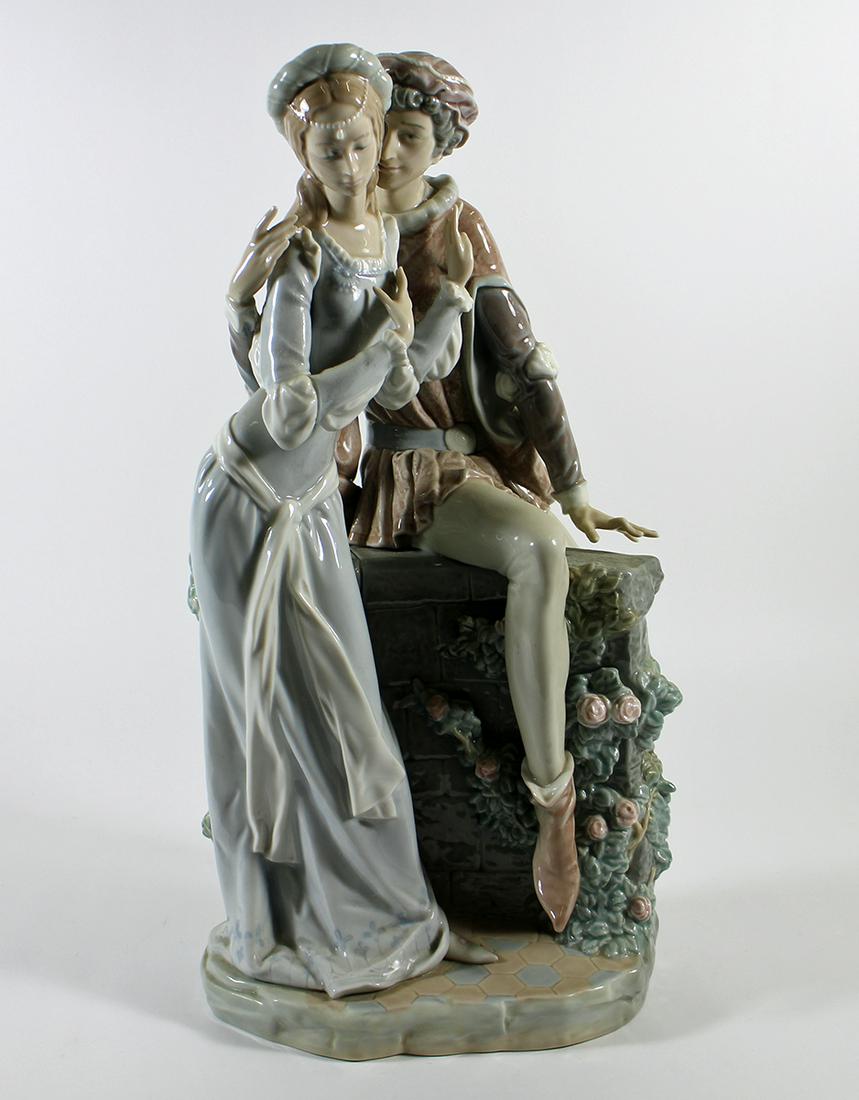 LLADRO LOVERS FROM VERONA FIGURINE (1 of 3)
