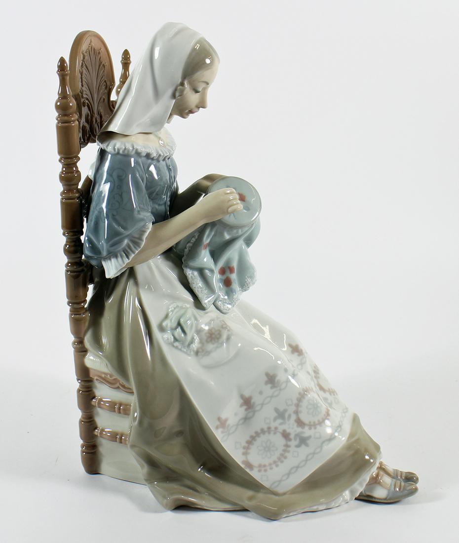 LLADRO THE EMBROIDER FIGURINE (1 of 3)