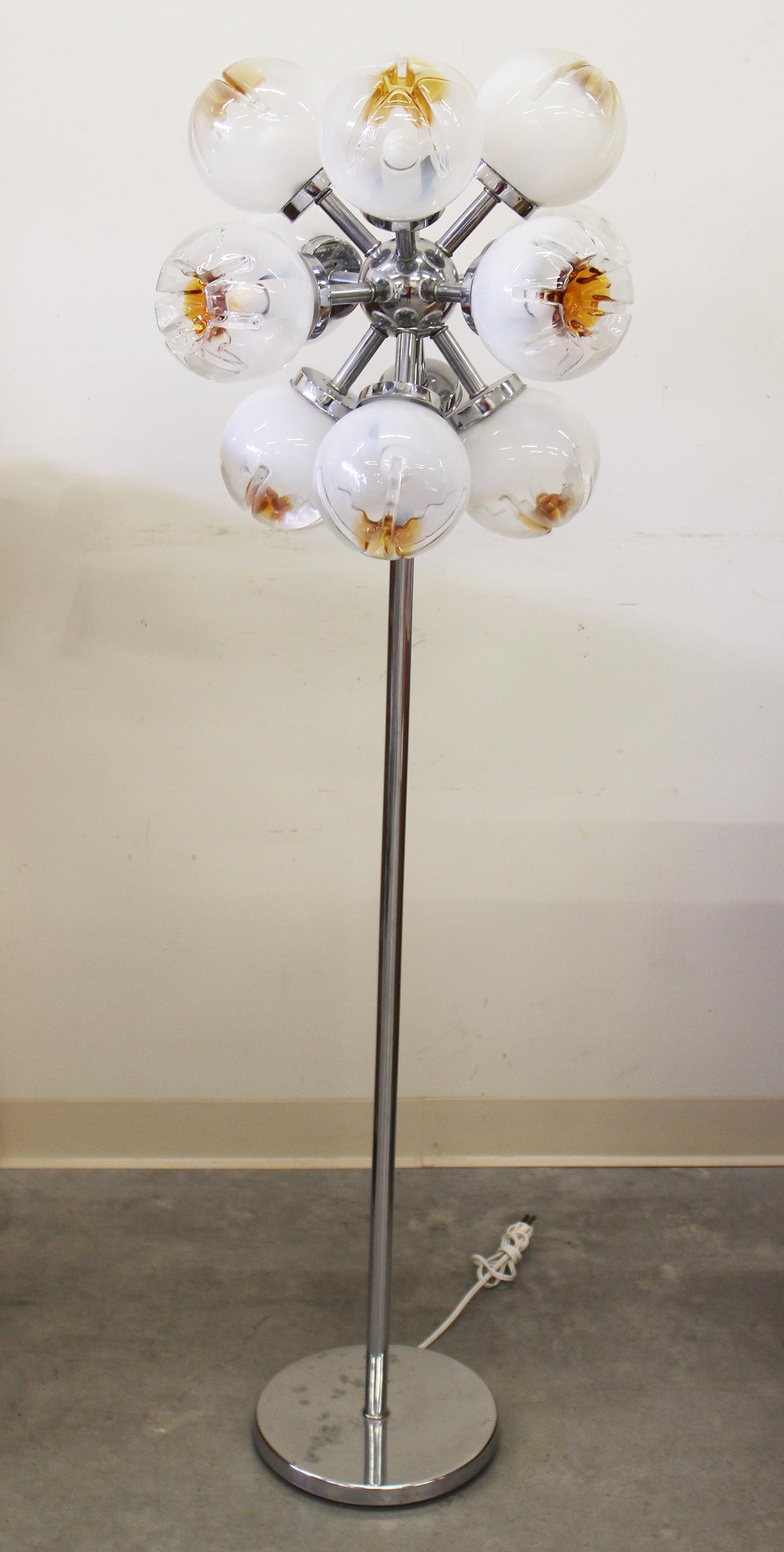 MID CENTURY MAZZEGA GLOBE FLOOR LAMP (1 of 3)