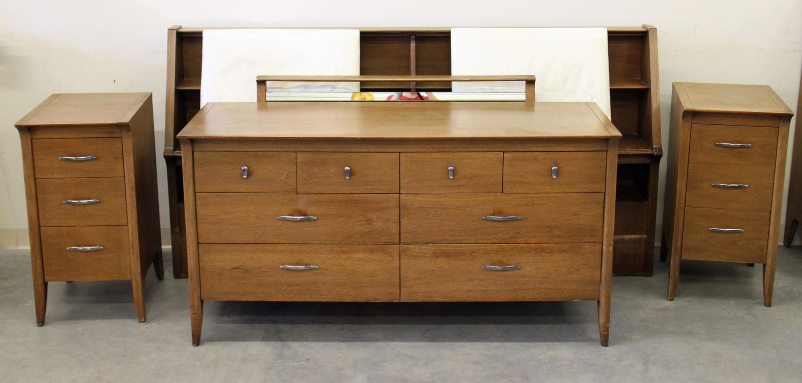 DREXEL MID CENTURY MODERN BEDROOM SUITE (1 of 7)