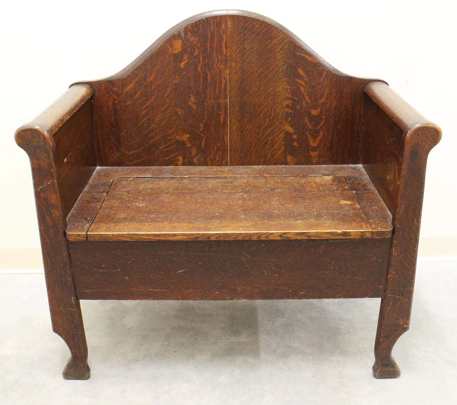 ANTIQUE STORAGE BENCH (1 of 3)