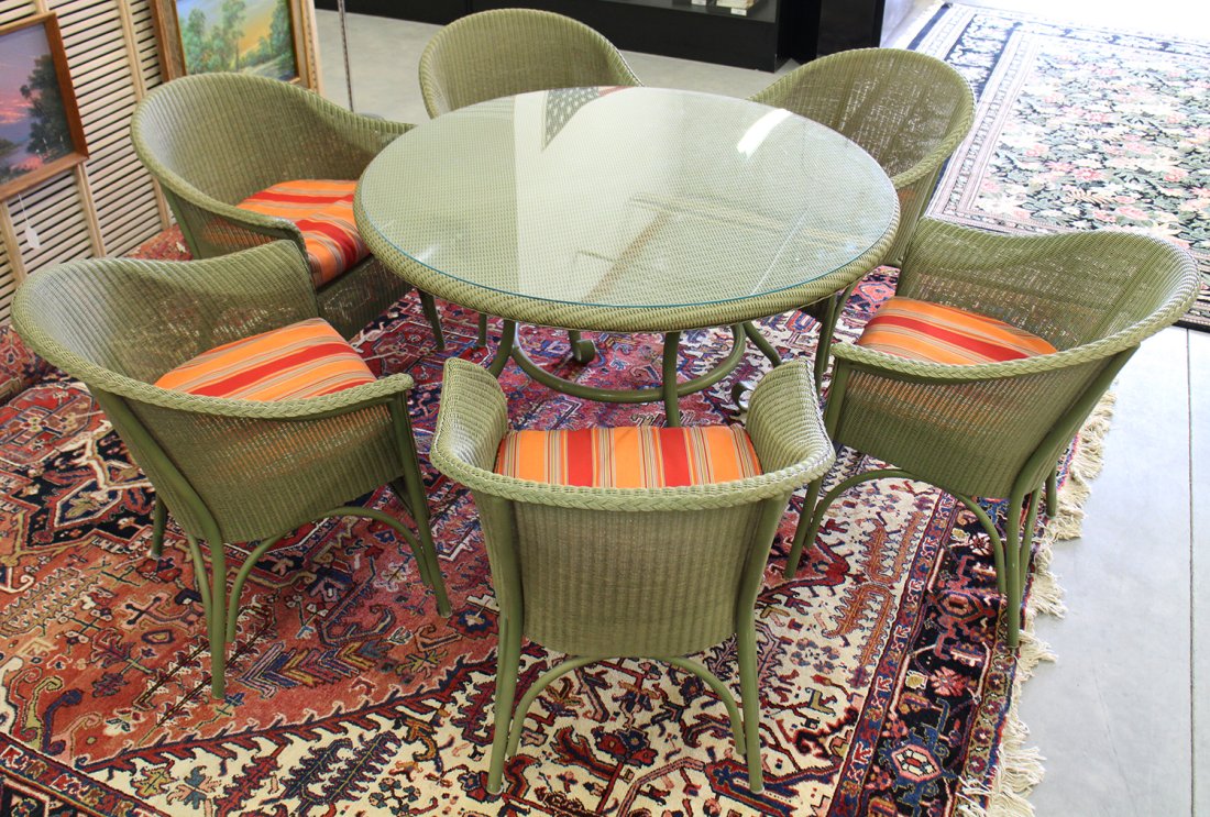 LLOYD FLANDERS OUTDOOR PATIO TABLE & CHAIRS (1 of 4)