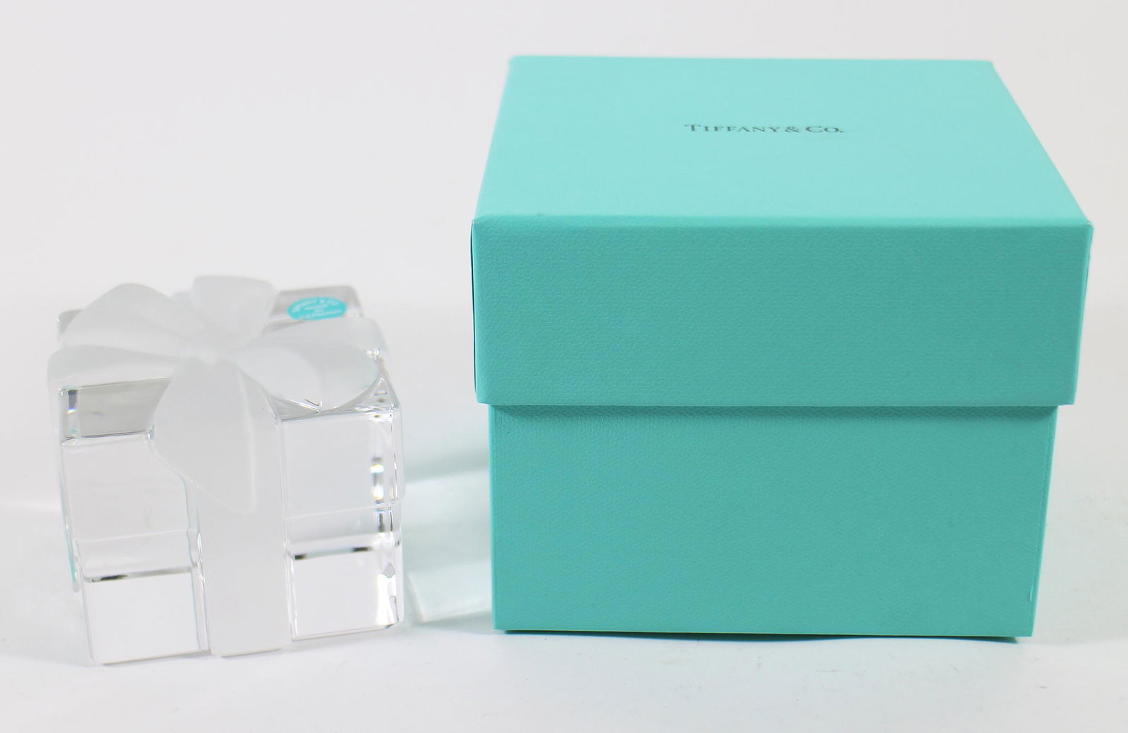 TIFFANY & CO. GIFTBOX PAPERWEIGHT (1 of 2)
