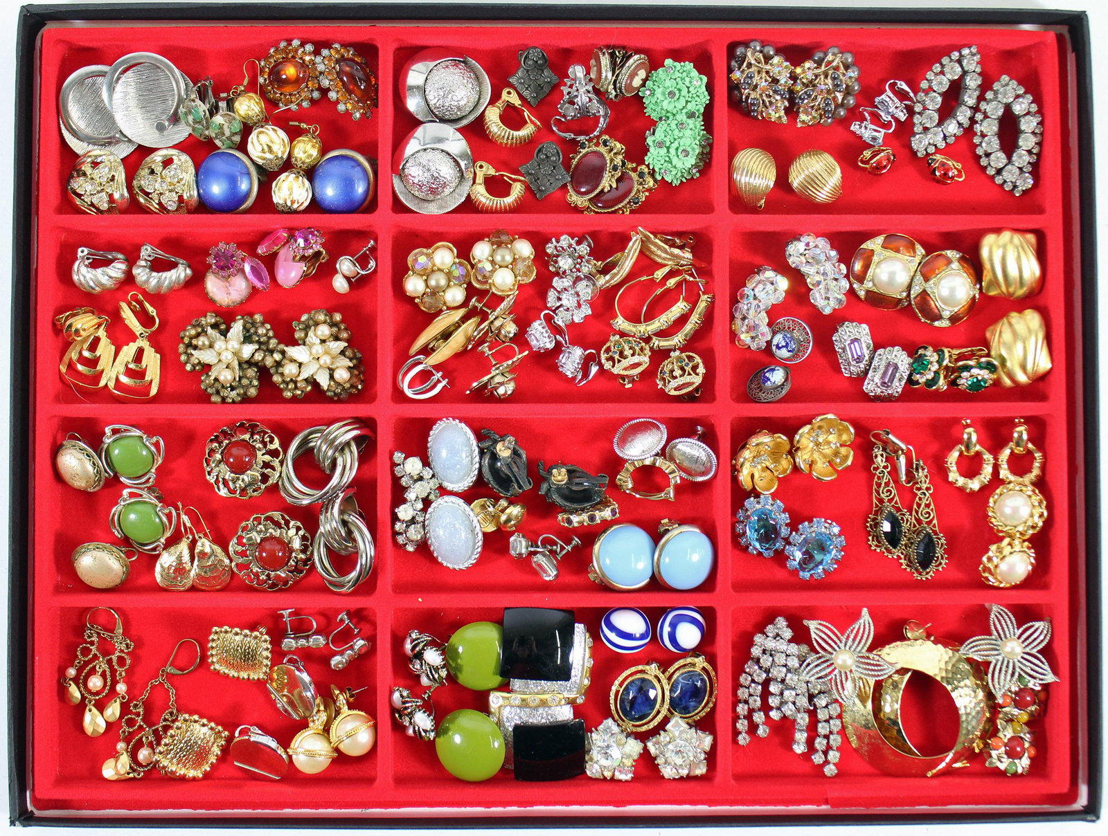 VINTAGE MATCHED & UNMATCHED COSTUME EARRINGS (1 of 4)