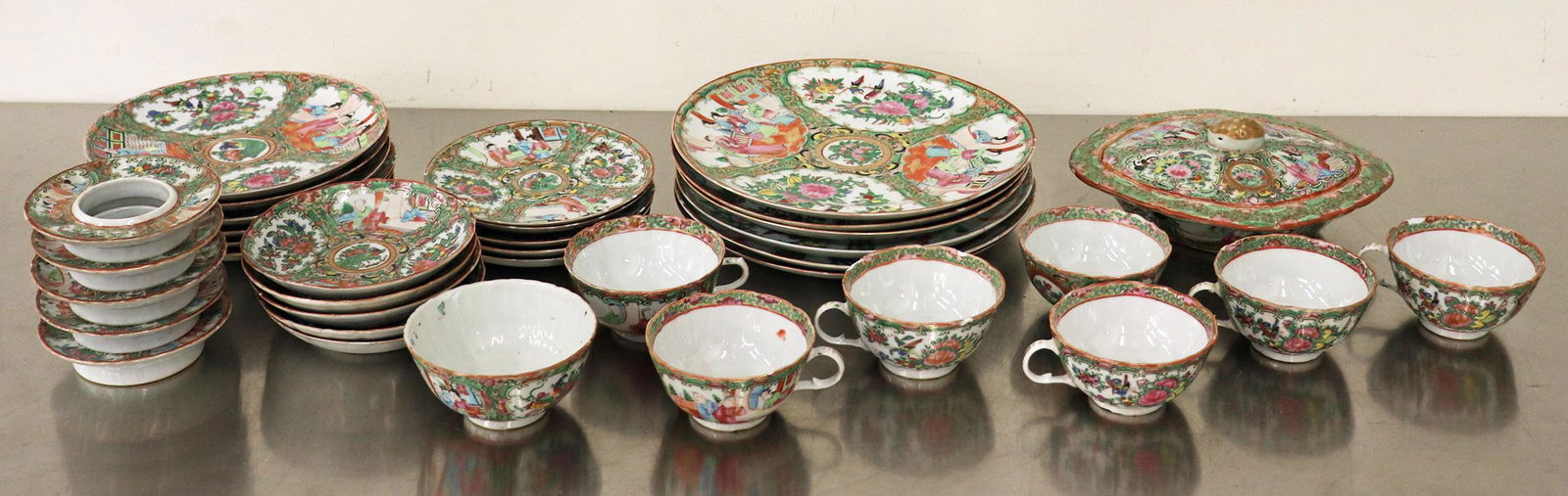 ANTIQUE CHINESE FAMILLE ROSE MEDALLION CHINA (1 of 5)