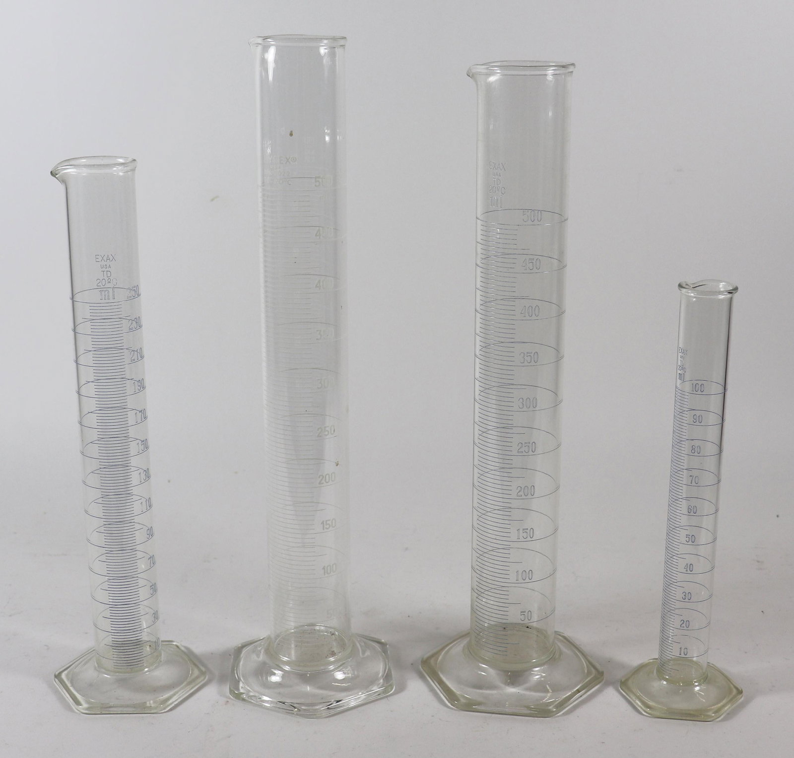 VINTAGE PYREX & EXAX CYLINDER LABORATORY BEAKERS (1 of 1)