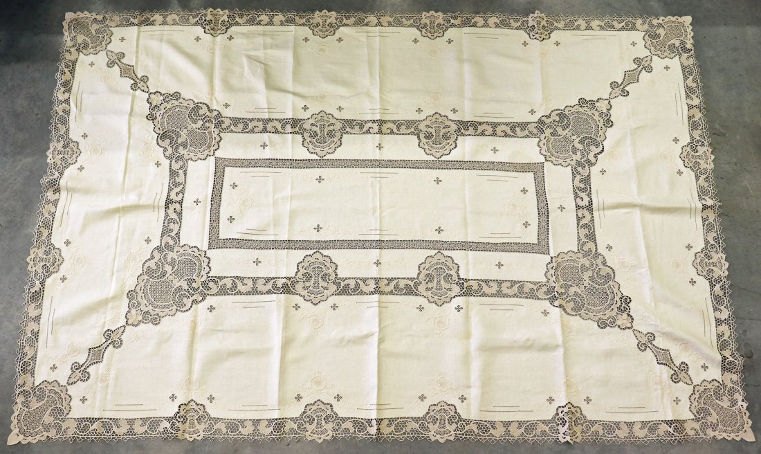 VINTAGE ITALIAN POINTE DE VENISE TABLECLOTH SET: Beautiful ecru embroidered needle lace reticella tovaglia with (12) matching napkins. The tablecloth measures 96" x 64" and the napkins 18" x 18"