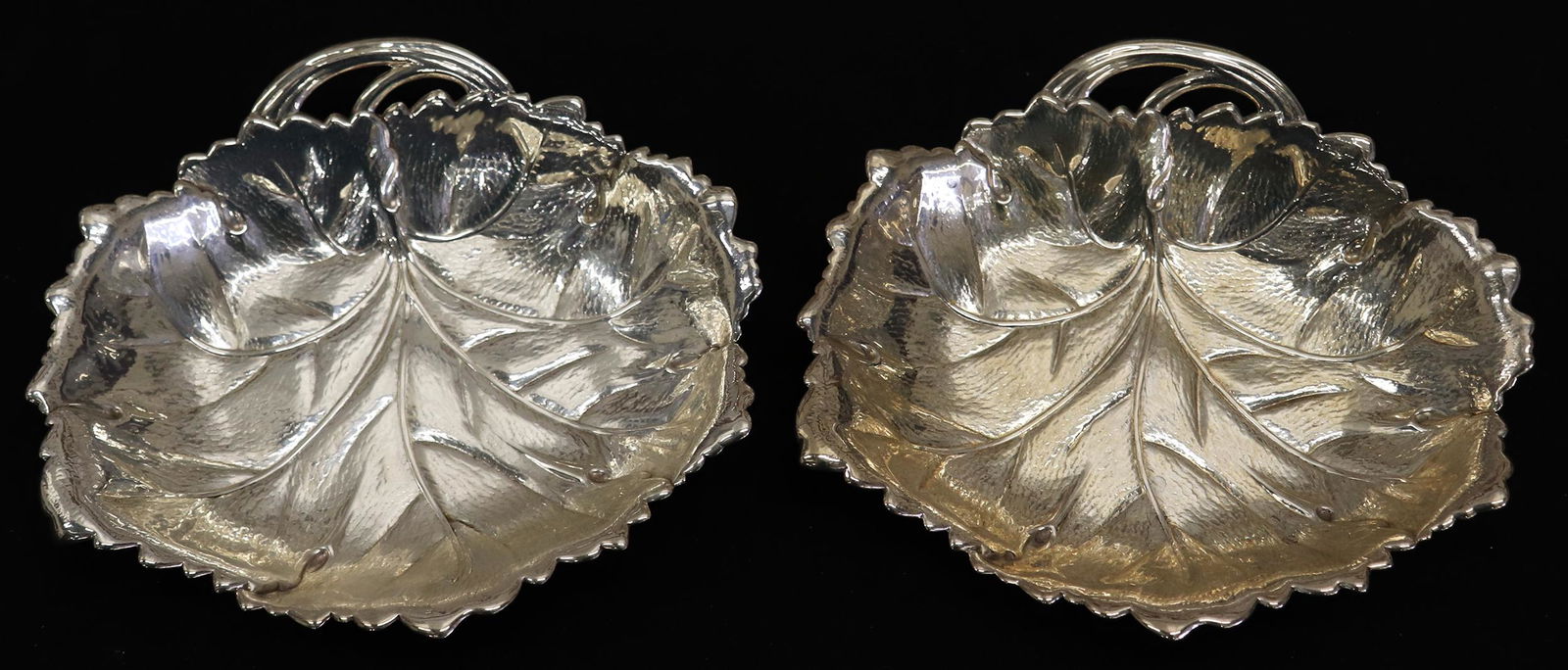 (2) INTERNATIONAL STERLNG LEAF DISHES (1 of 4)