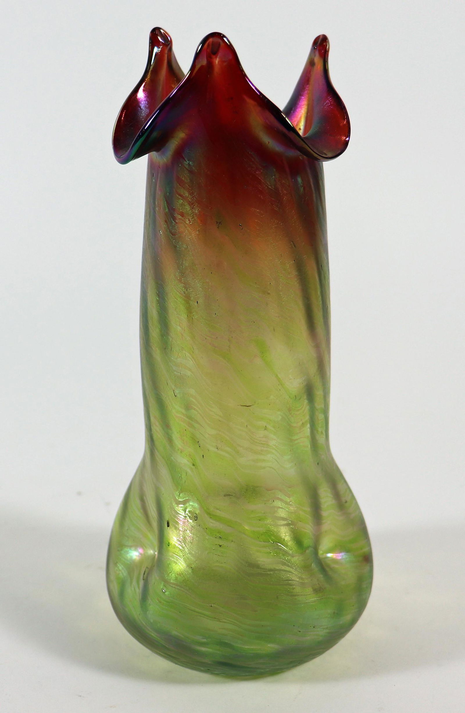 NOUVEAU IRIDESCENT ART GLASS VASE (1 of 4)