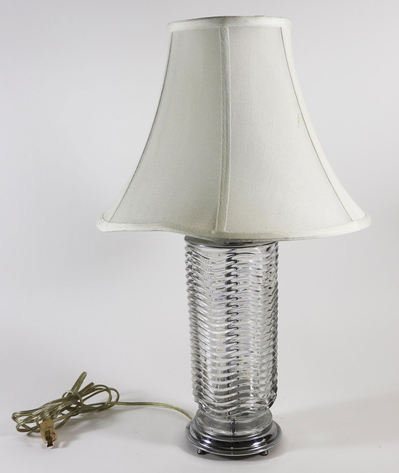 VINTAGE MANHATTAN GLASS LAMP (1 of 2)