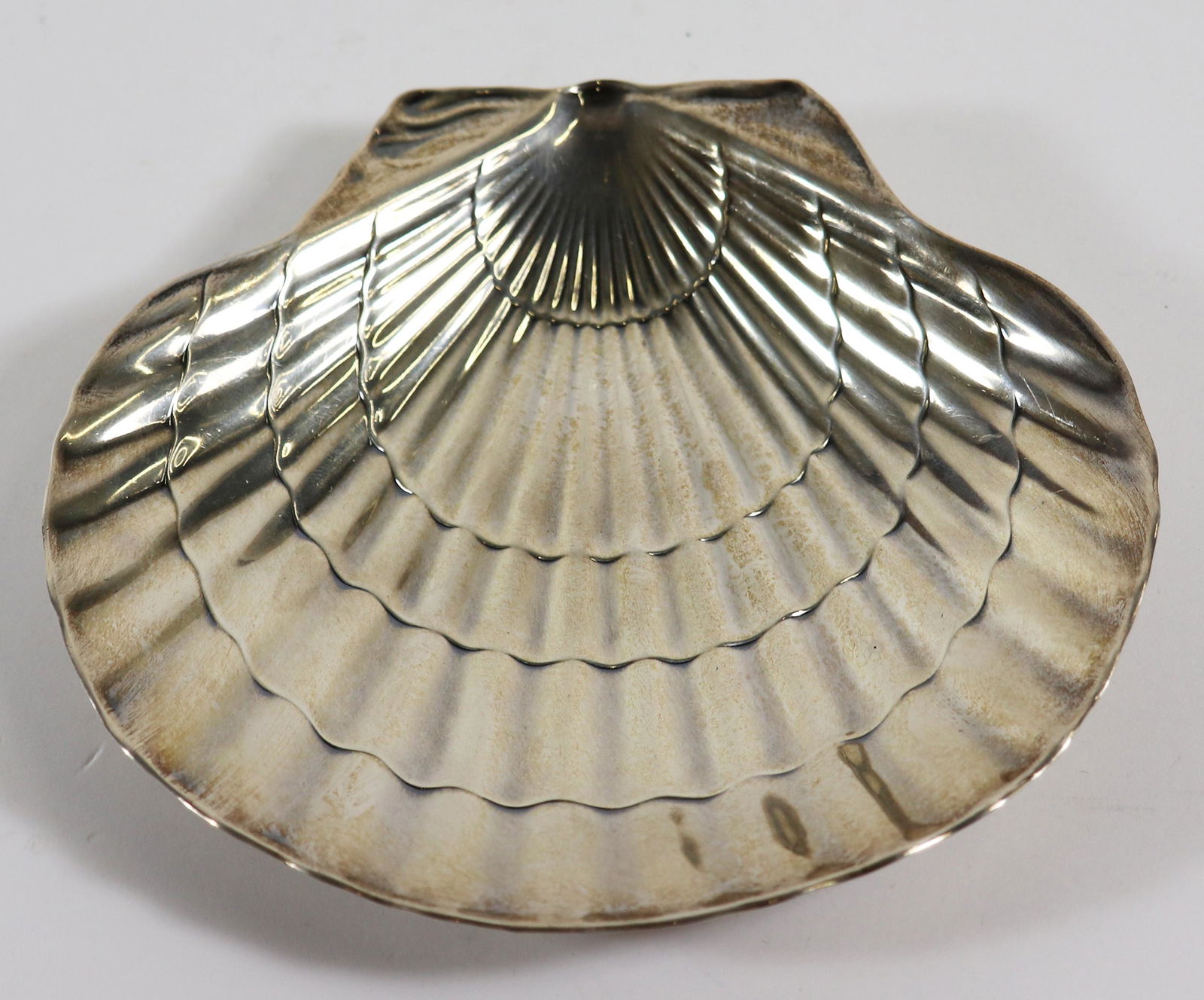 TIFFANY & CO MAKERS STERLING SILVER SHELL DISH (1 of 3)