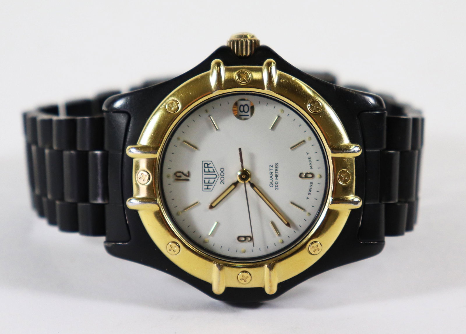 TAG HEUER 2000 WRISTWATCH: Black and gold Huer 2000 wristwatch Ref. 956.006 with box. Needs battery.