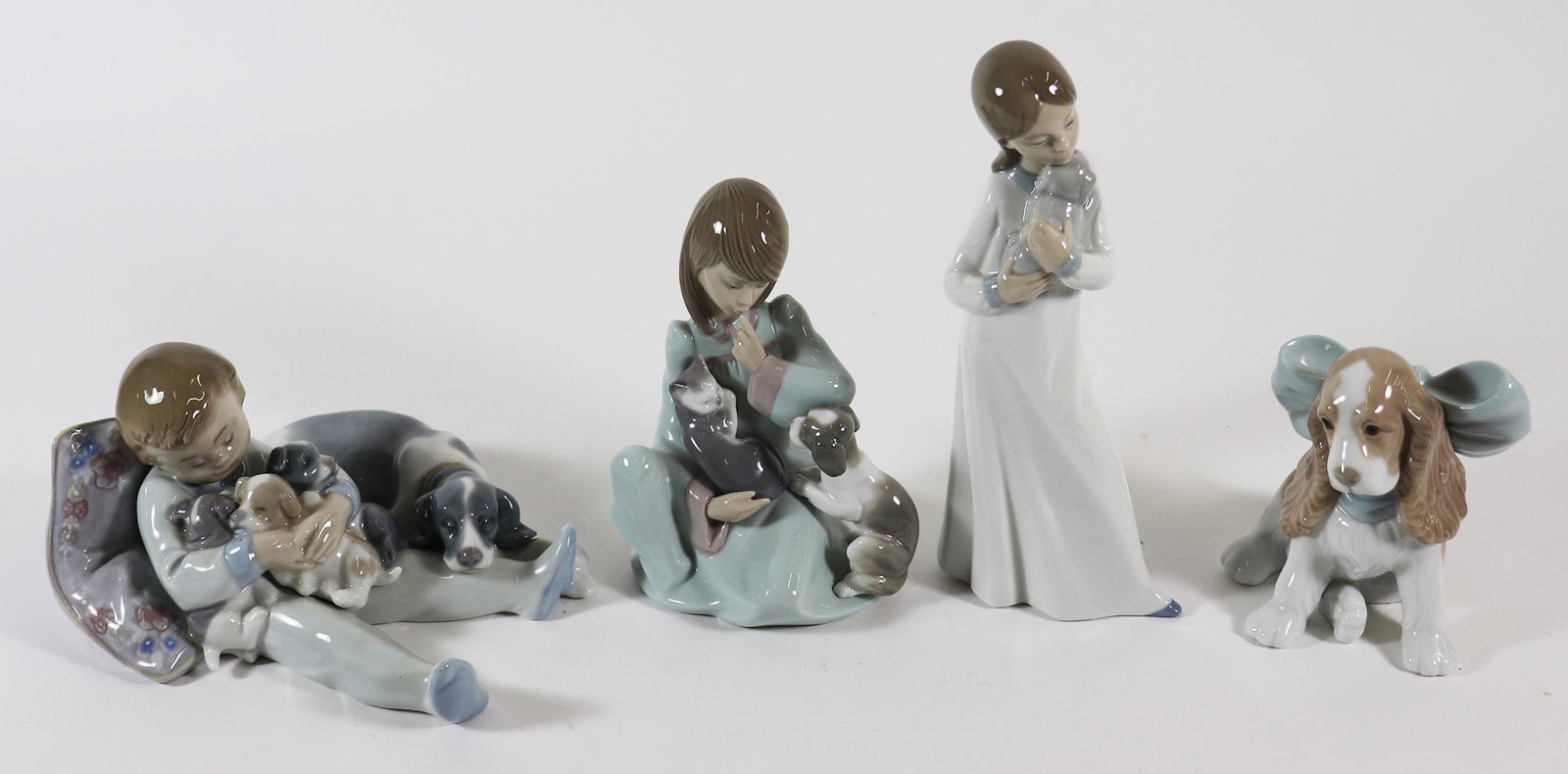 (4) LLADRO & NAO FIGURINES (1 of 4)