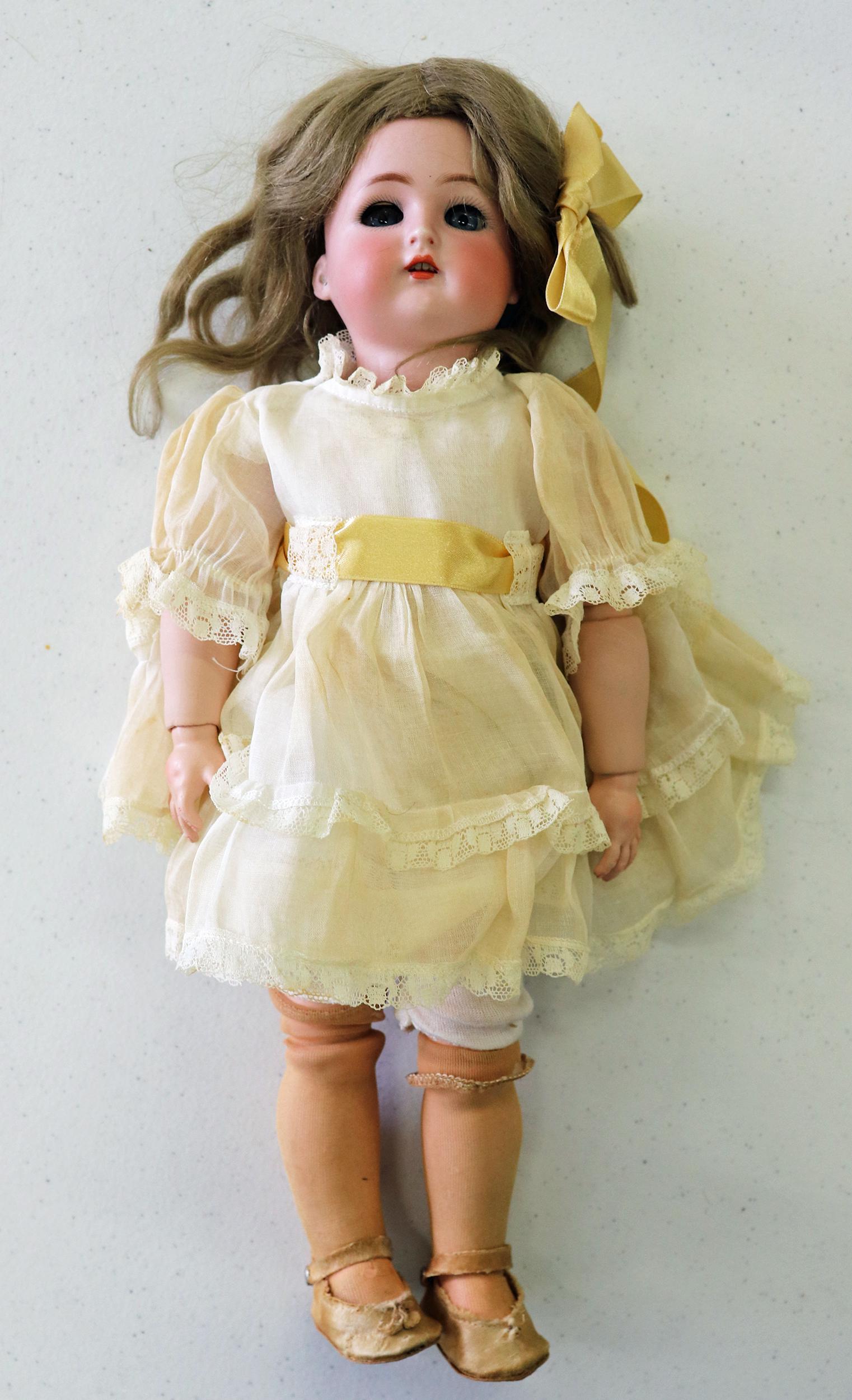 15" ANTIQUE K R HALBIG BISQUE HEAD GERMAN DOLL (1 of 4)