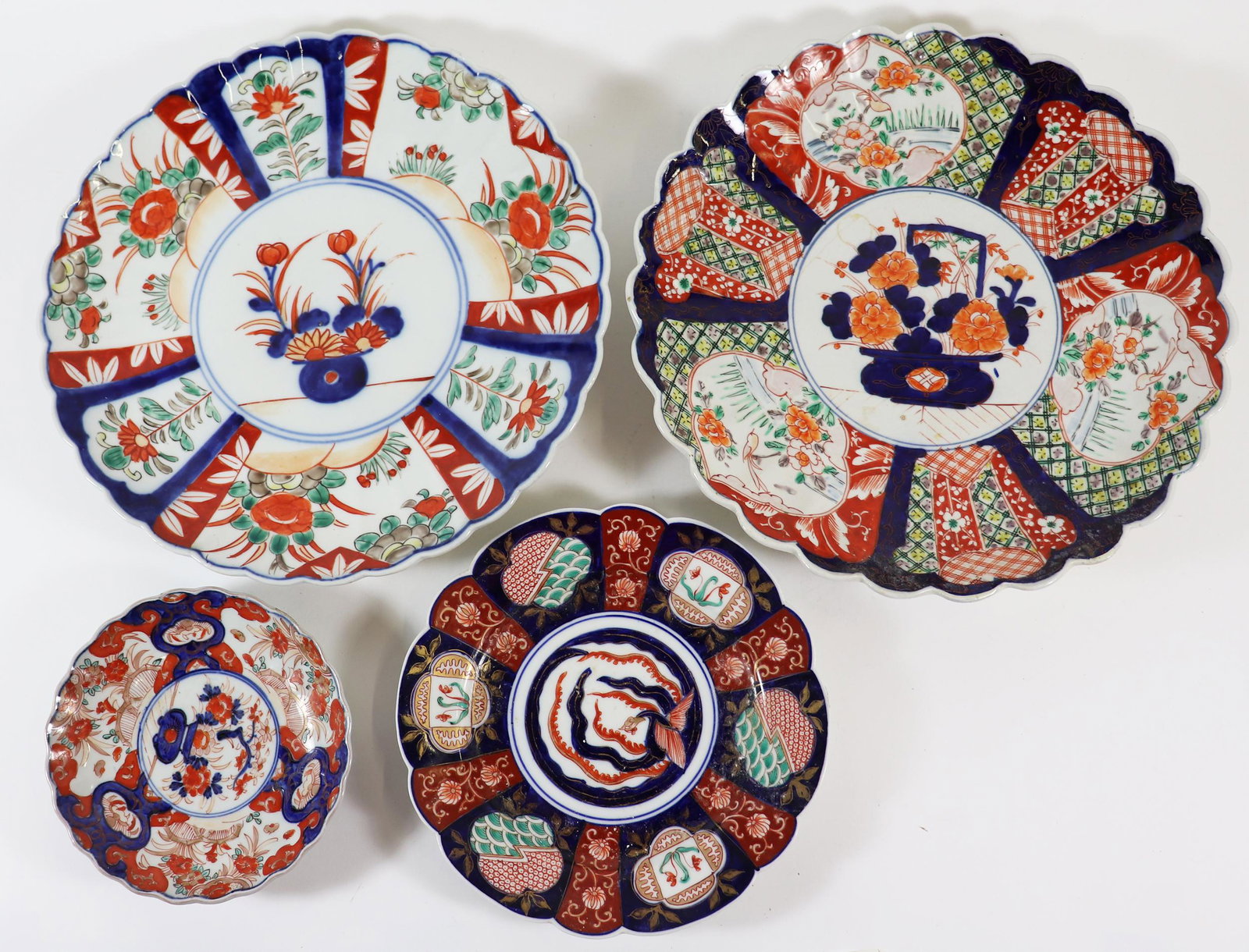 (4) JAPANESE IMARI CHARGER & BOWLS (1 of 4)
