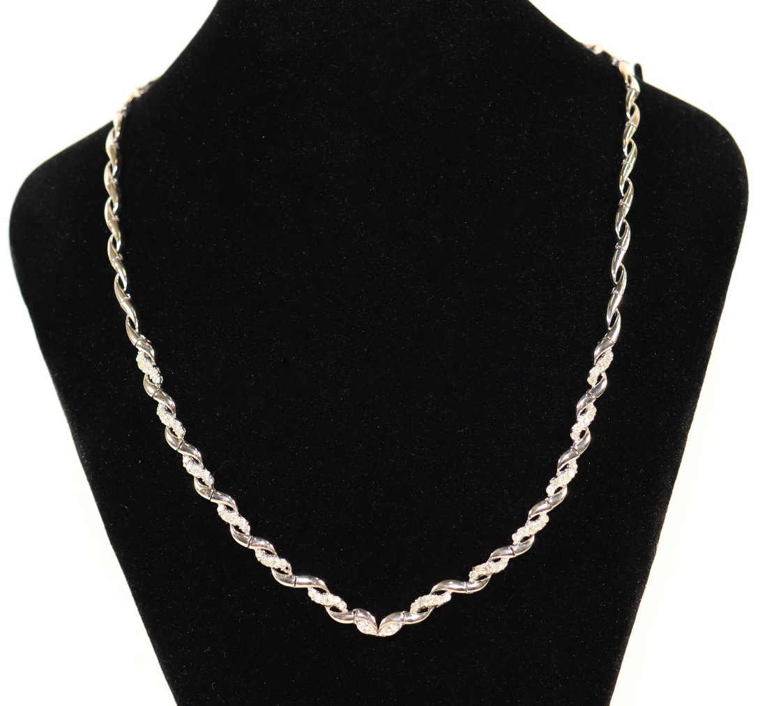 14k White Gold 2.00 Tcw Diamond V Style Necklace