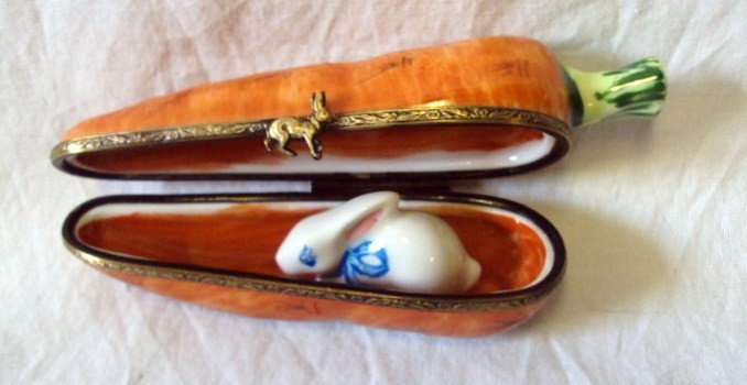 Limoges Carrot: Bunny Inside. Bottom Signed Peint Main Limoges France