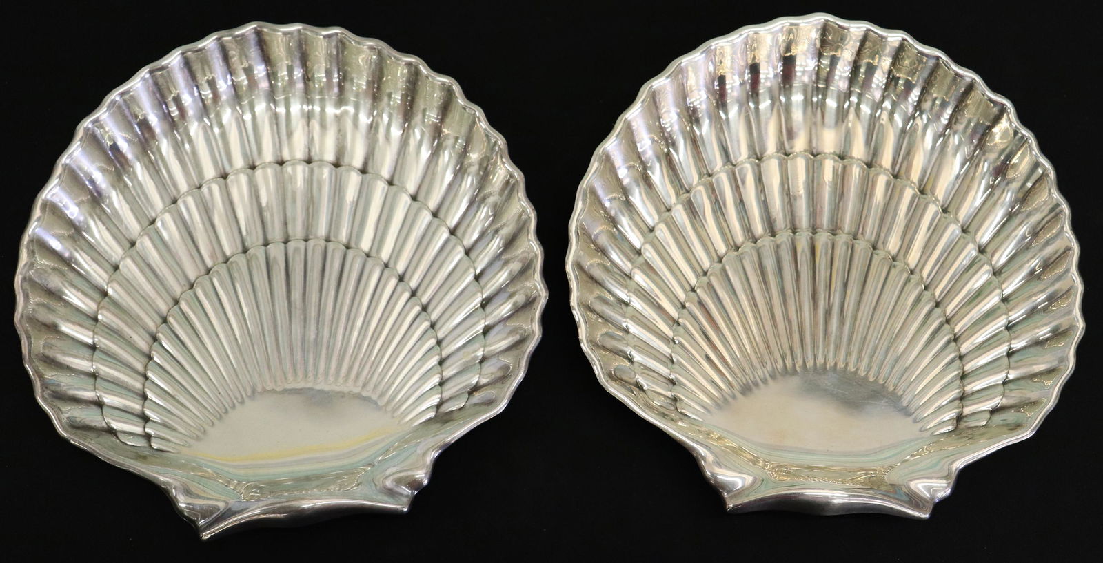 (2) GORHAM LARGE STERLING SILVER SHELL DISHES (1 of 3)