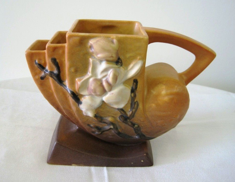 Roseville Magnolia 182-5: 5" Tall.