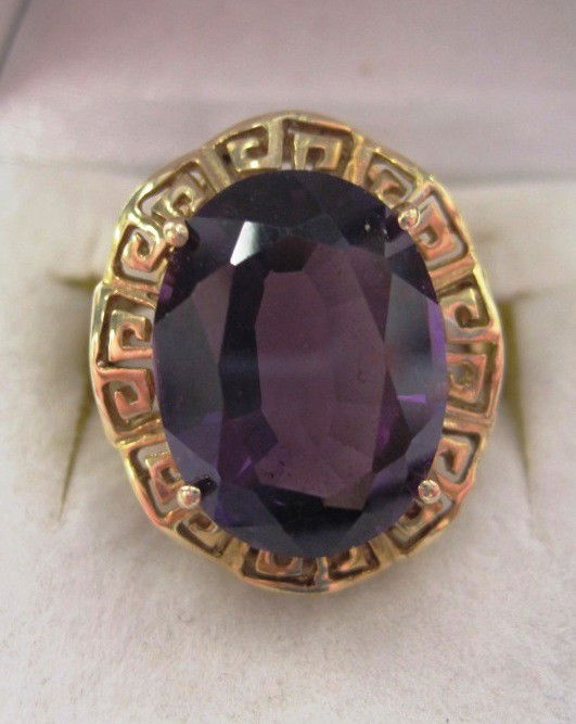 10K Gold & Amethyst Ring: Approx 8 1/2 CT. Size 9.