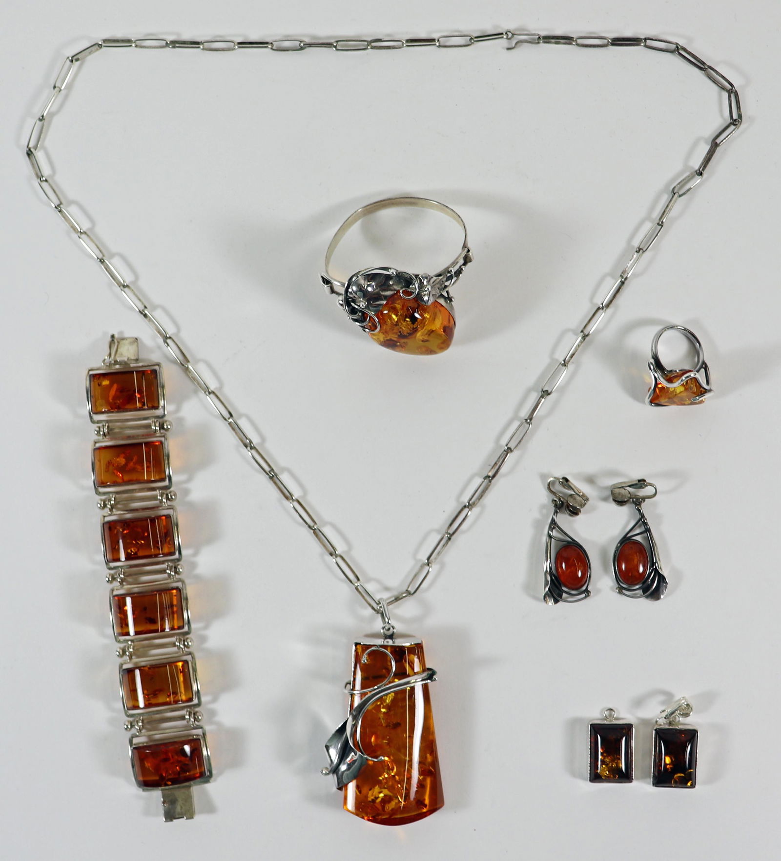 LARGE SPECIMEN AMBER JEWERLY COLLECTION (1 of 5)