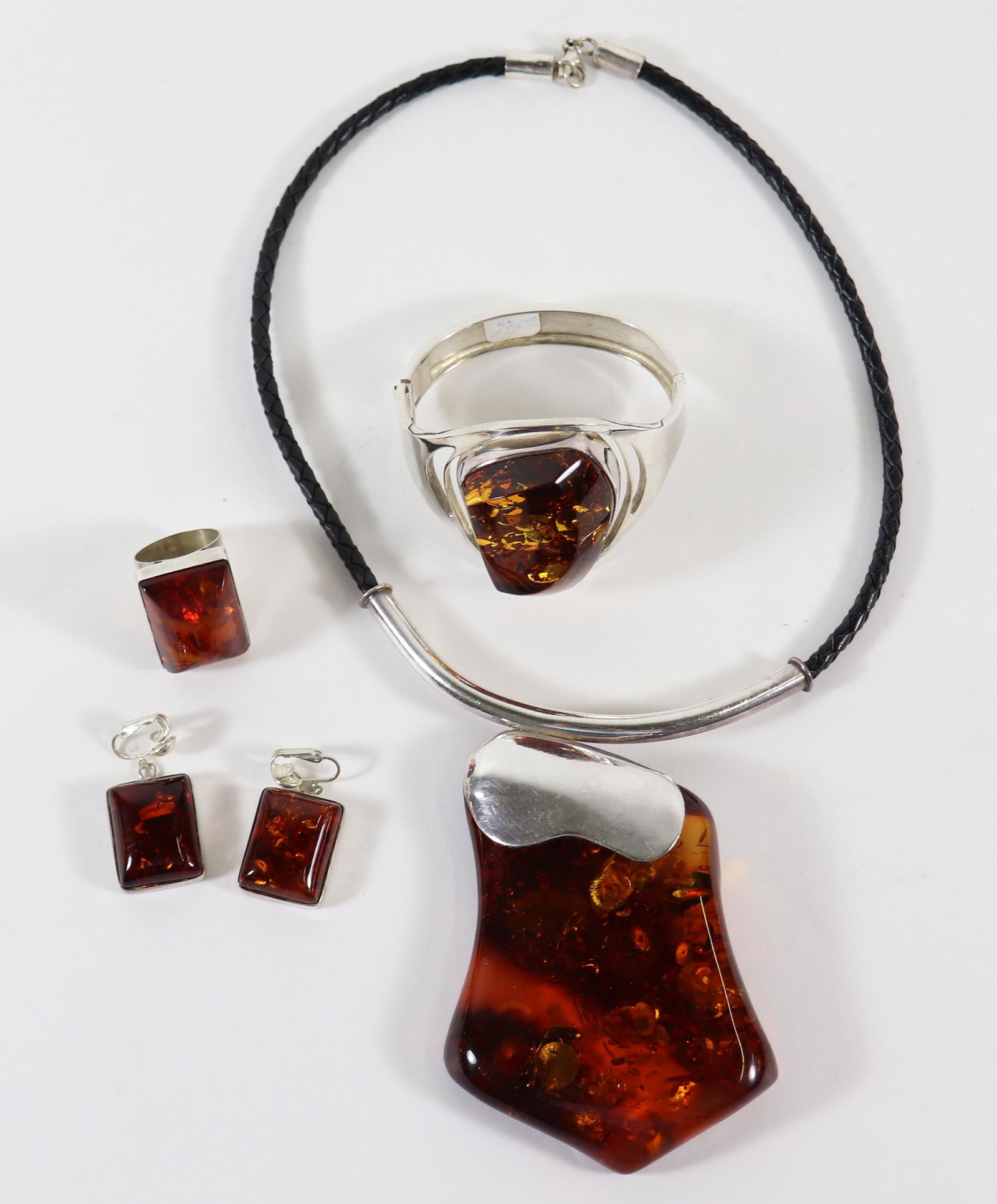 LARGE AMBER JEWELRY COLLECTION (1 of 4)