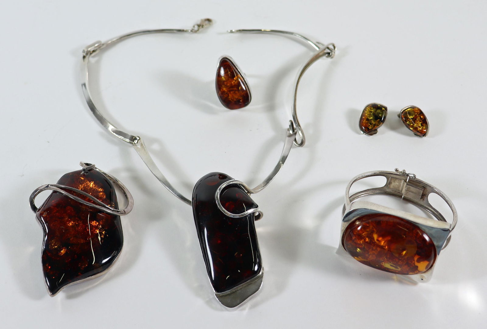 FREEFORM AMBER JEWELRY COLLECTION (1 of 3)
