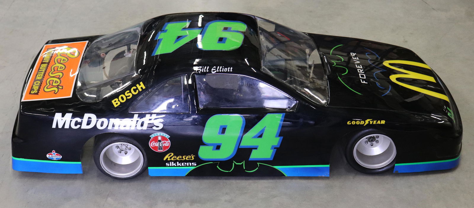 1/4 LARGE SCALE RC GAS ENGINE RACE CAR FORD #94 (1 of 4)