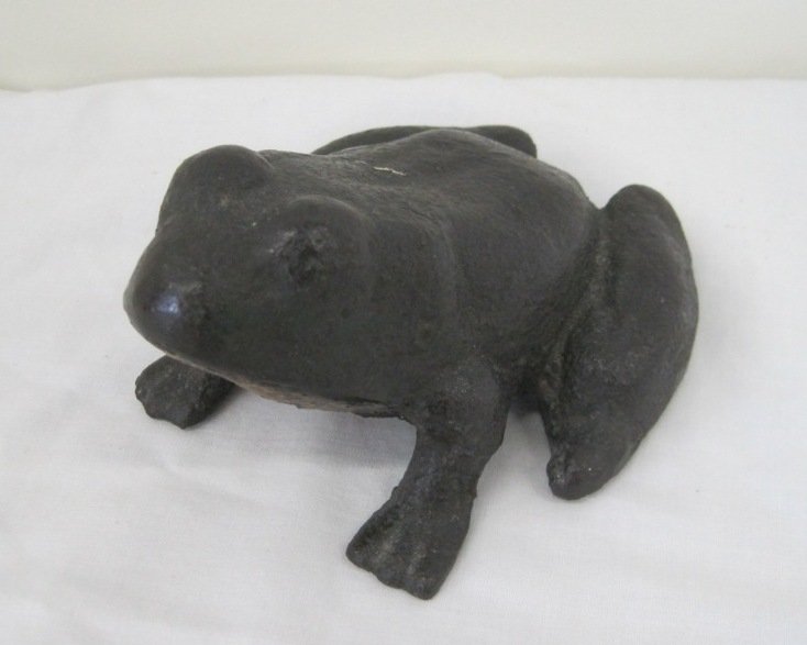 ANTIQUE CAST IRON FROG DOORSTOP: 5 1/2" WIDE.