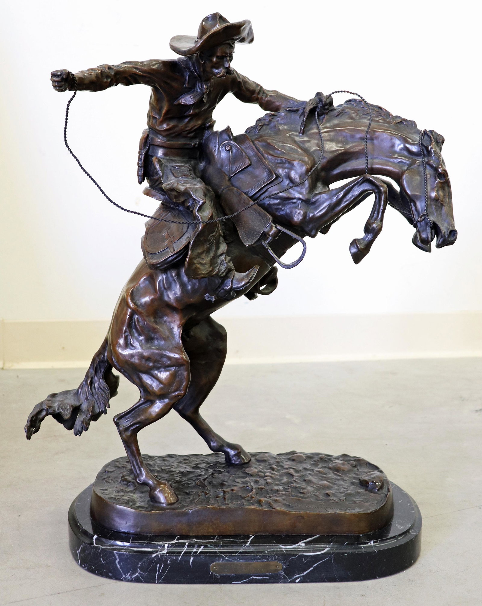 FREDERIC REMINGTON BRONCO BUSTER BRONZE (1 of 5)