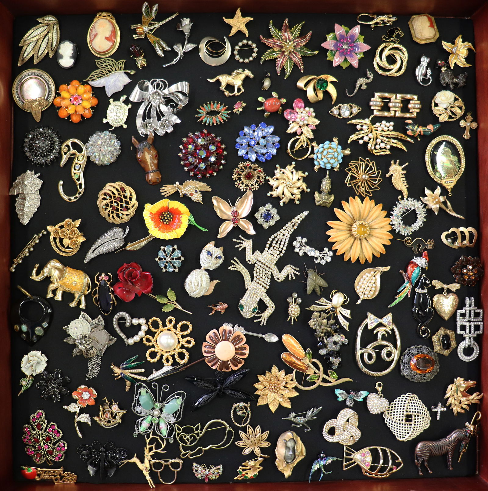 Vintage Costume Jewelry Brooches Auction