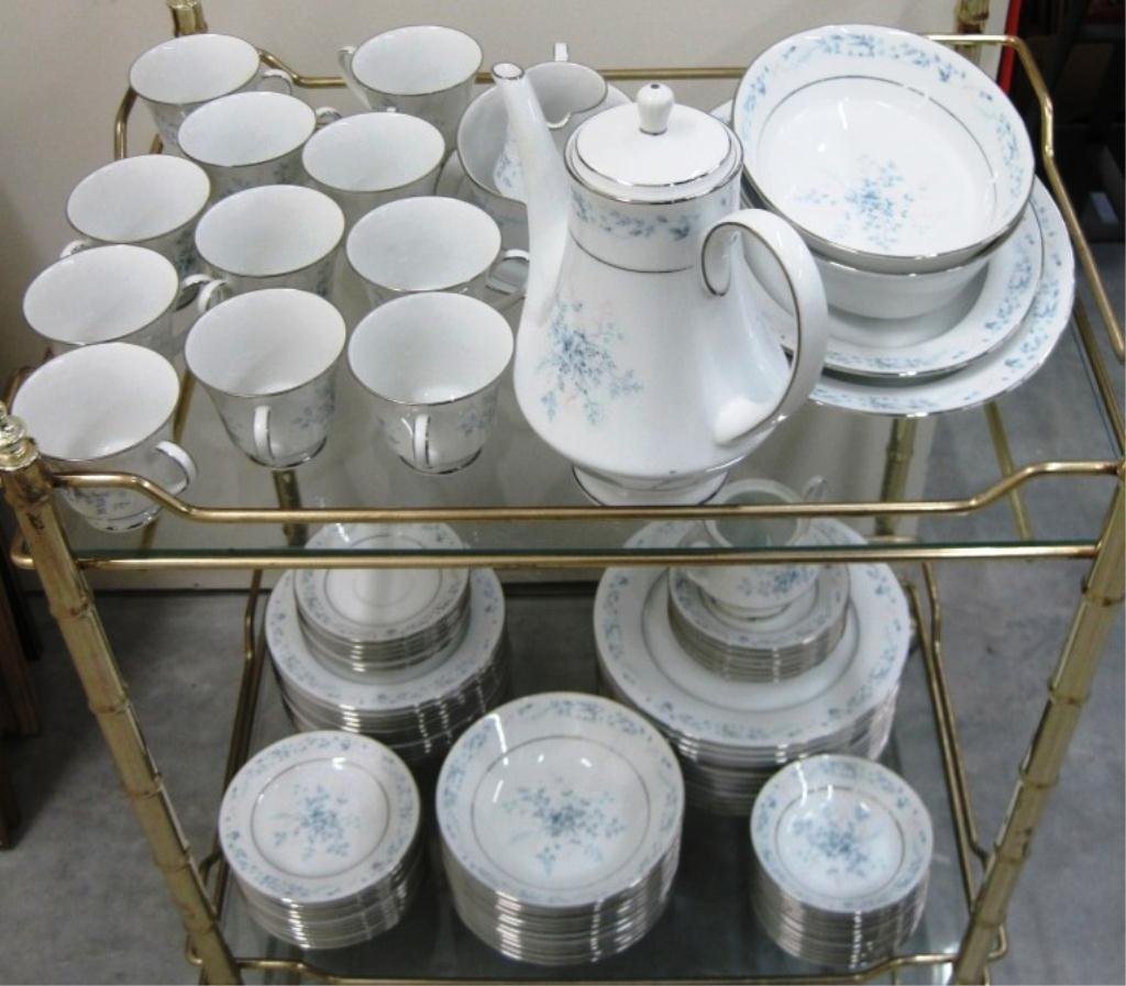 NORITAKE CAROLYN CHINA SET: 91 Pieces.