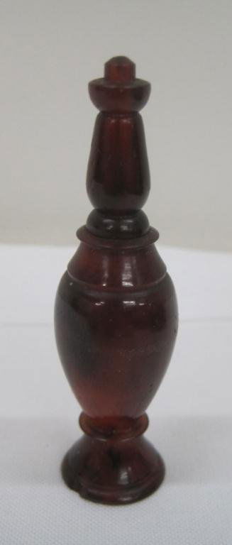 VINTAGE TORTOISE SHELL SNUFF BOTTLE: Small chip on base.