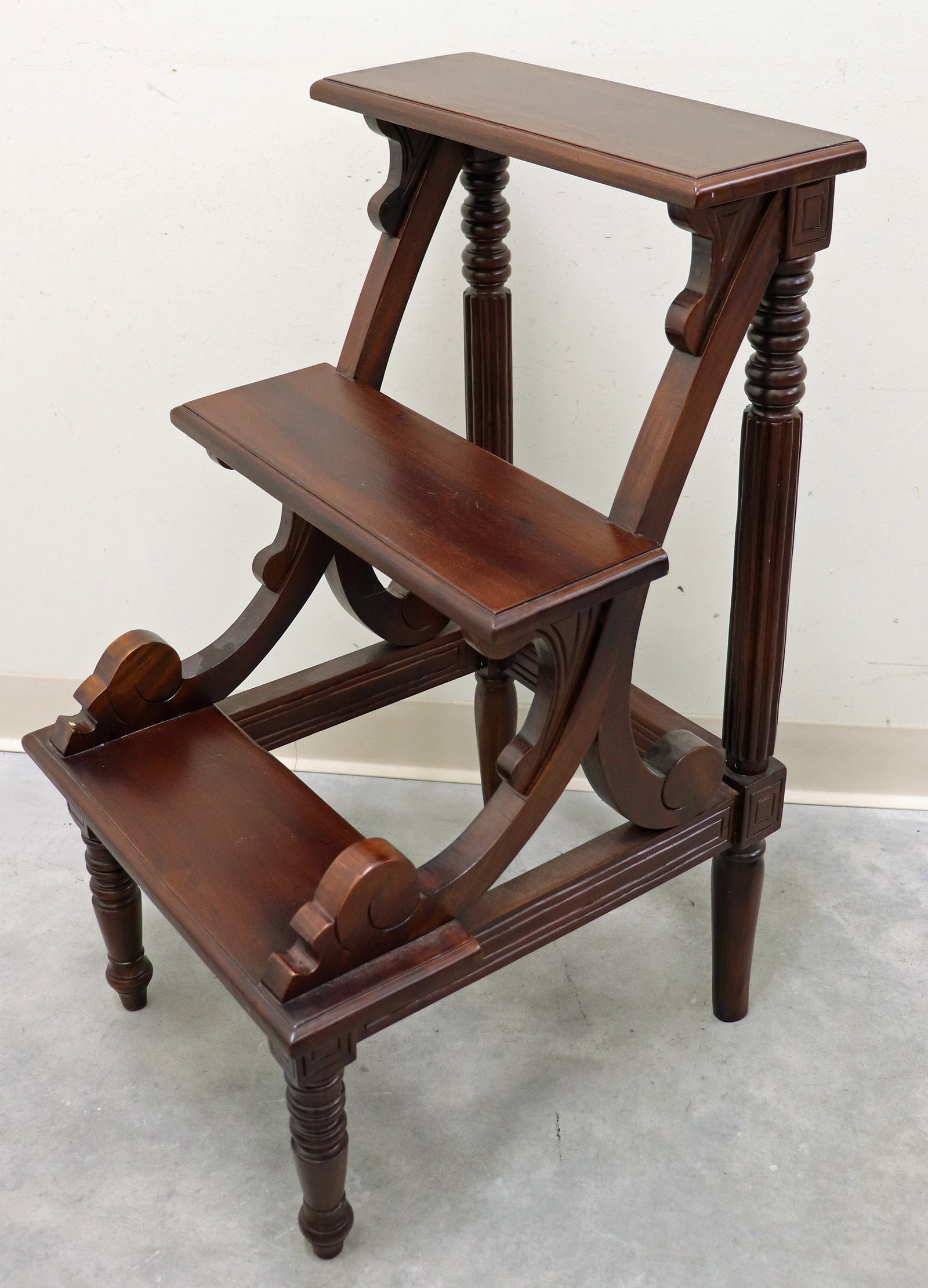 WOOD LIBRARY STEP LADDER (1 of 2)