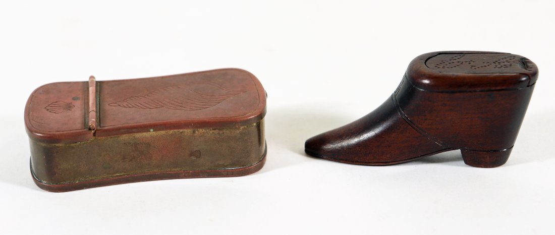 ANTIQUE ENGLISH SEASHELL & WOOD SHOE SNUFF BOXES (1 of 5)