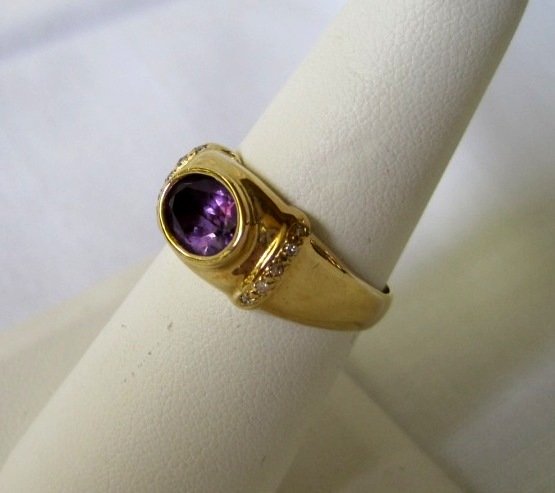 18K DIAMOND & AMETHYST RING: Size 7 1/4