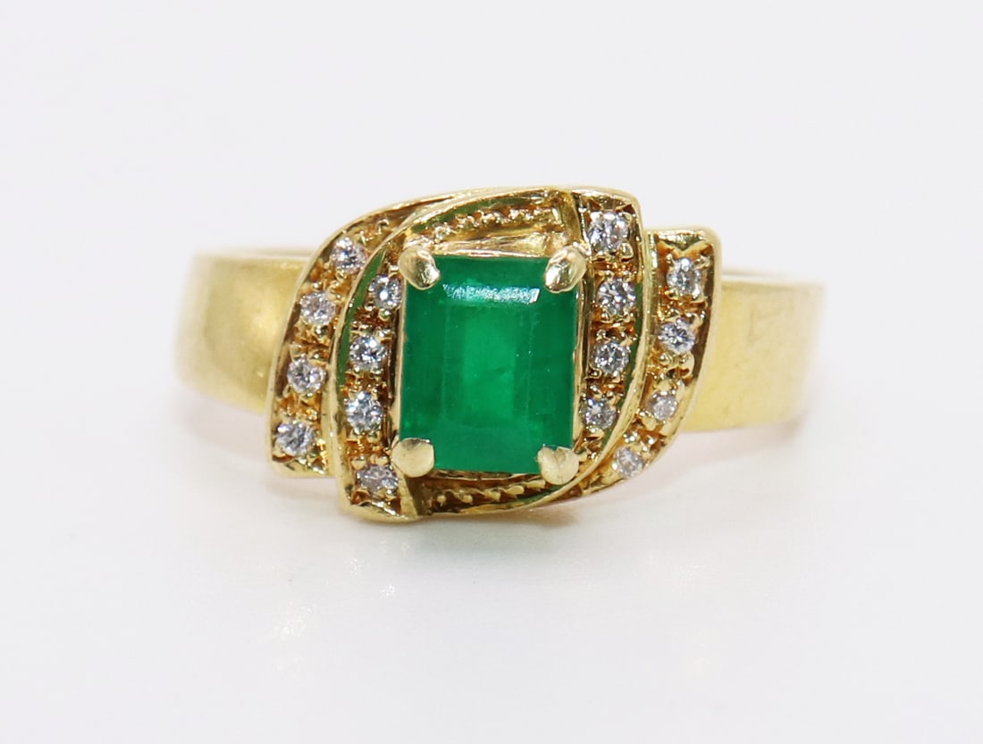 18K EMERALD & DIAMOND RING (1 of 3)