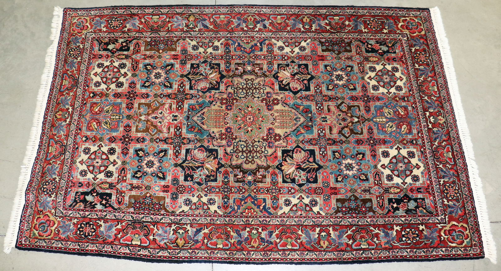 SAROUK RUG 6' 7" x 4' 5" (1 of 3)